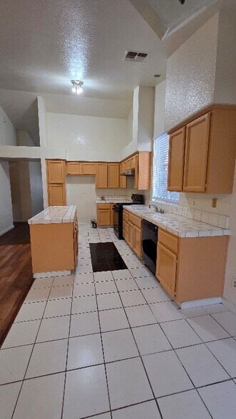 Building Photo - 8272 Arroyo Vista Dr