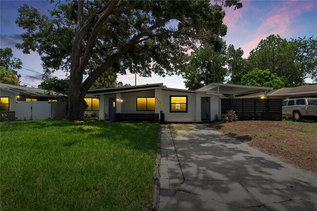 Building Photo - 4320 S Cameron Ave