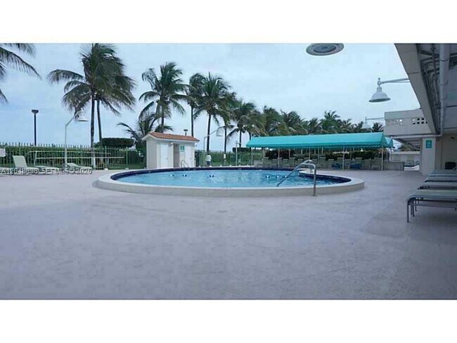 Building Photo - 2899 Collins Ave