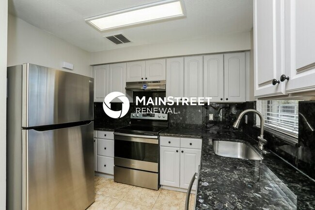 Building Photo - 3 Bedroom Pet-Friendly Home in ORLANDO, FL...