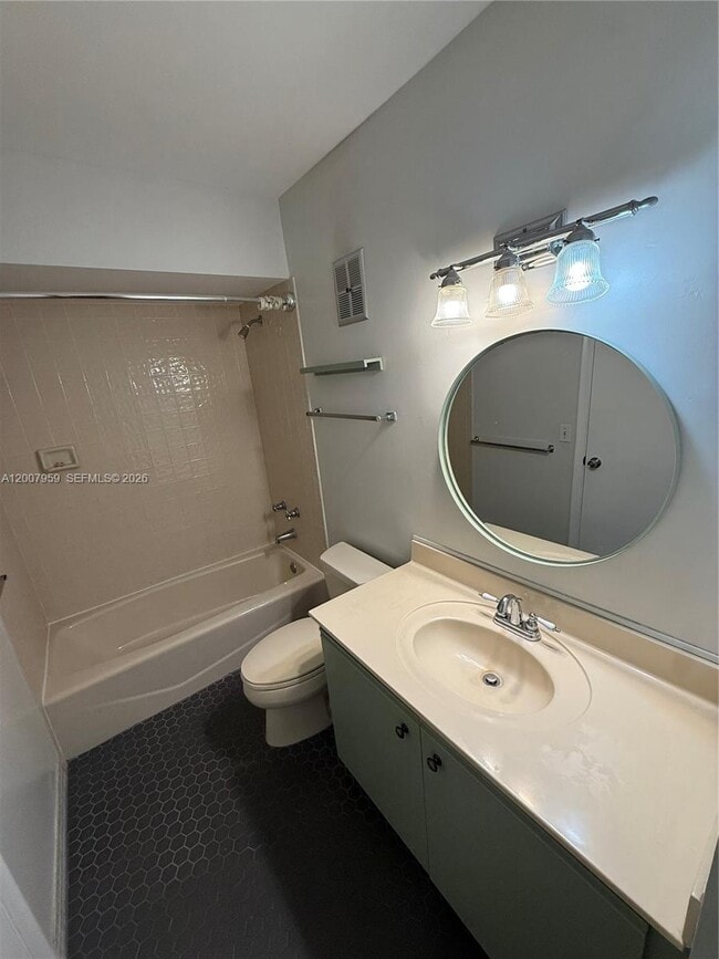 Building Photo - 10661 SW 113th Pl