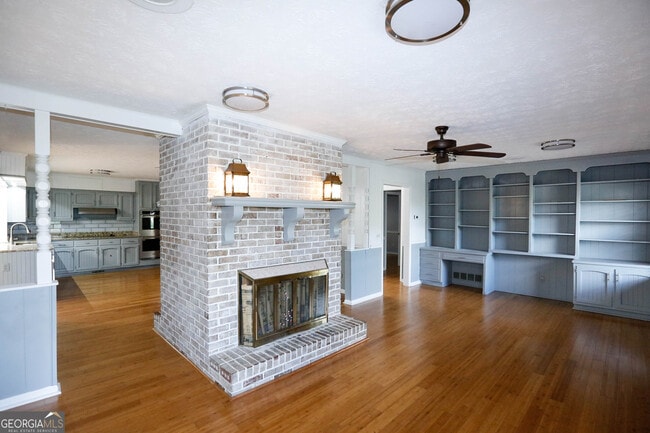 Building Photo - 2765 Collins Hill Rd