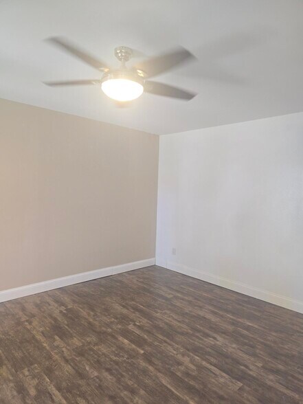 Building Photo - 771 Kennedy Ave