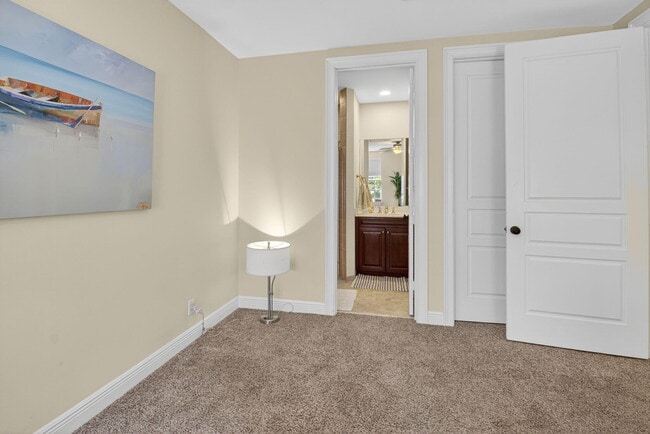 Building Photo - 1054 E Heritage Club Cir