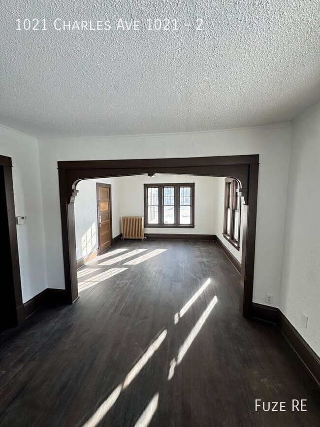 Building Photo - 1021 Charles Ave