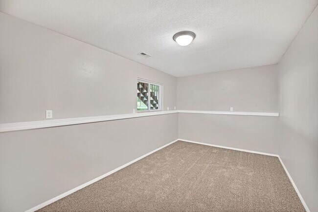 Building Photo - Spacious 5-Bedroom Home in Paradise Hills – North Grand Junction