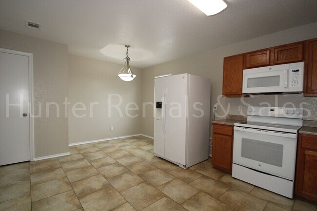 Building Photo - Live Large in Killeen – 5 Bedrooms, Big Va...