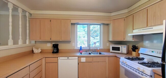 Building Photo - Available Late Summer & Fall | Furnished Executive Extended Stay Retreat