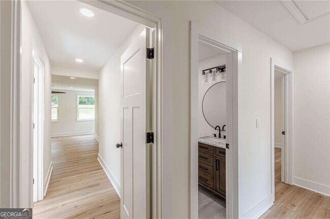 Building Photo - 525 Rosemont Dr