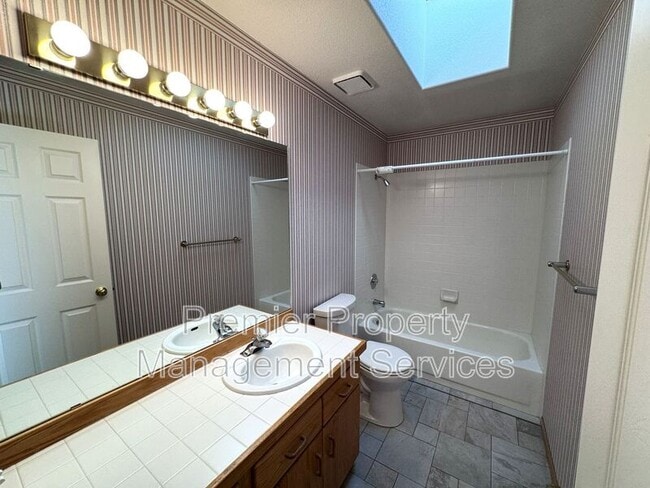 Building Photo - 4041 Pine Cove Rd