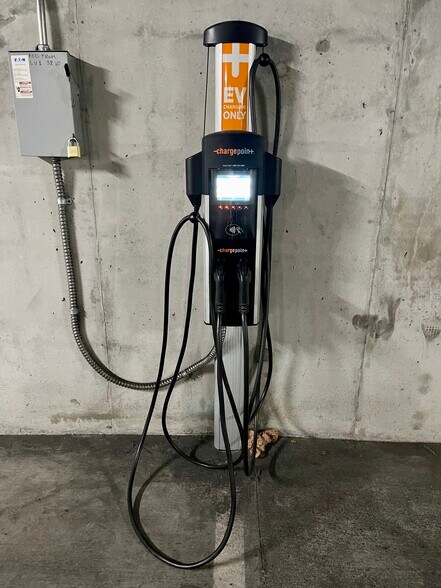 Building Photo - 353 E Bonneville Ave