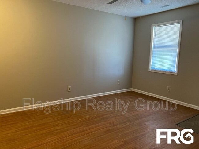 Building Photo - 211 Connie Cir