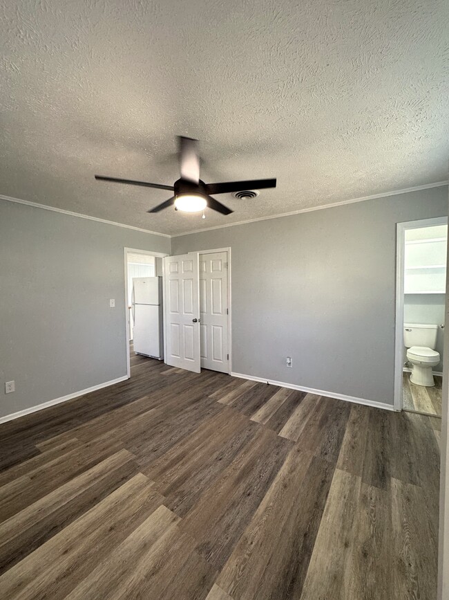 Building Photo - 608 22nd Ave N