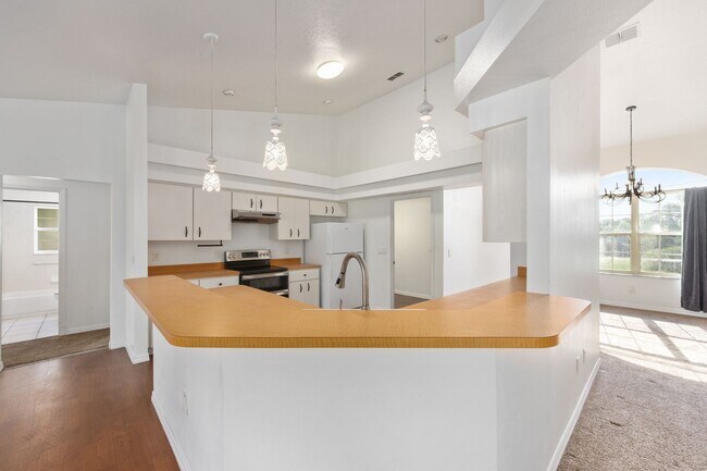 Building Photo - 7860 SW 204th Ave