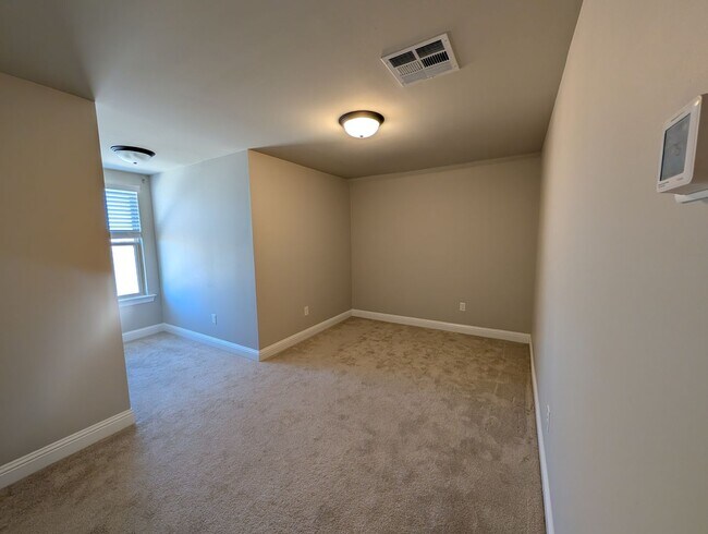 Building Photo - Legacy Pointe 3/3 Charmer