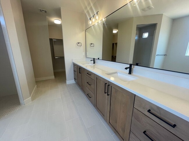 Building Photo - PET FRIENDLY!!! 4 Bedroom Home next to SAND HOLLOW STATE PARK!!