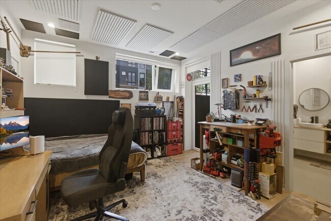 Building Photo - 4177 W Belmont Ave