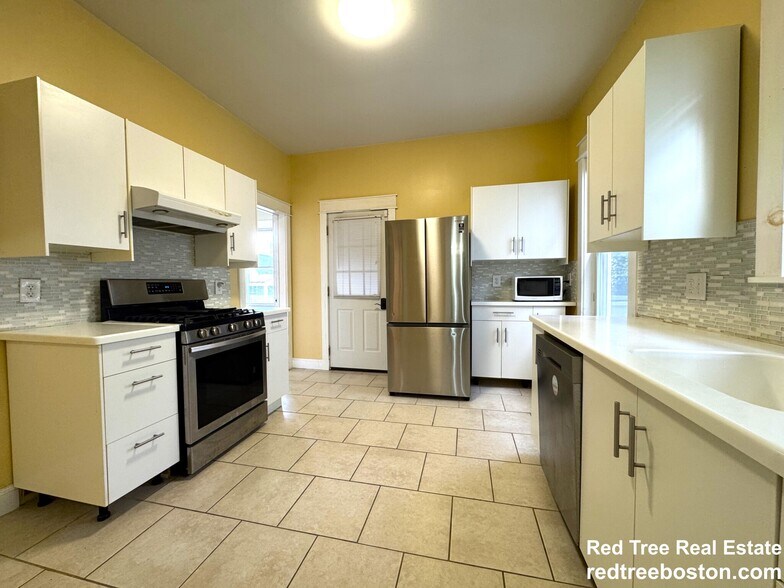 Building Photo - 24 Weld Hill St