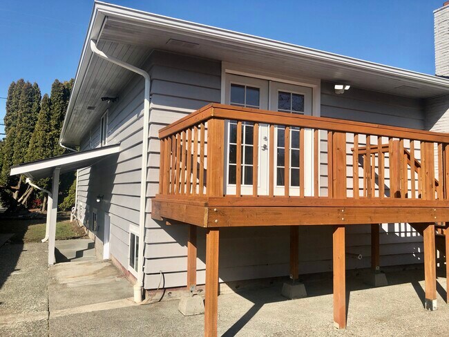 Building Photo - 12755 Phinney Ave N