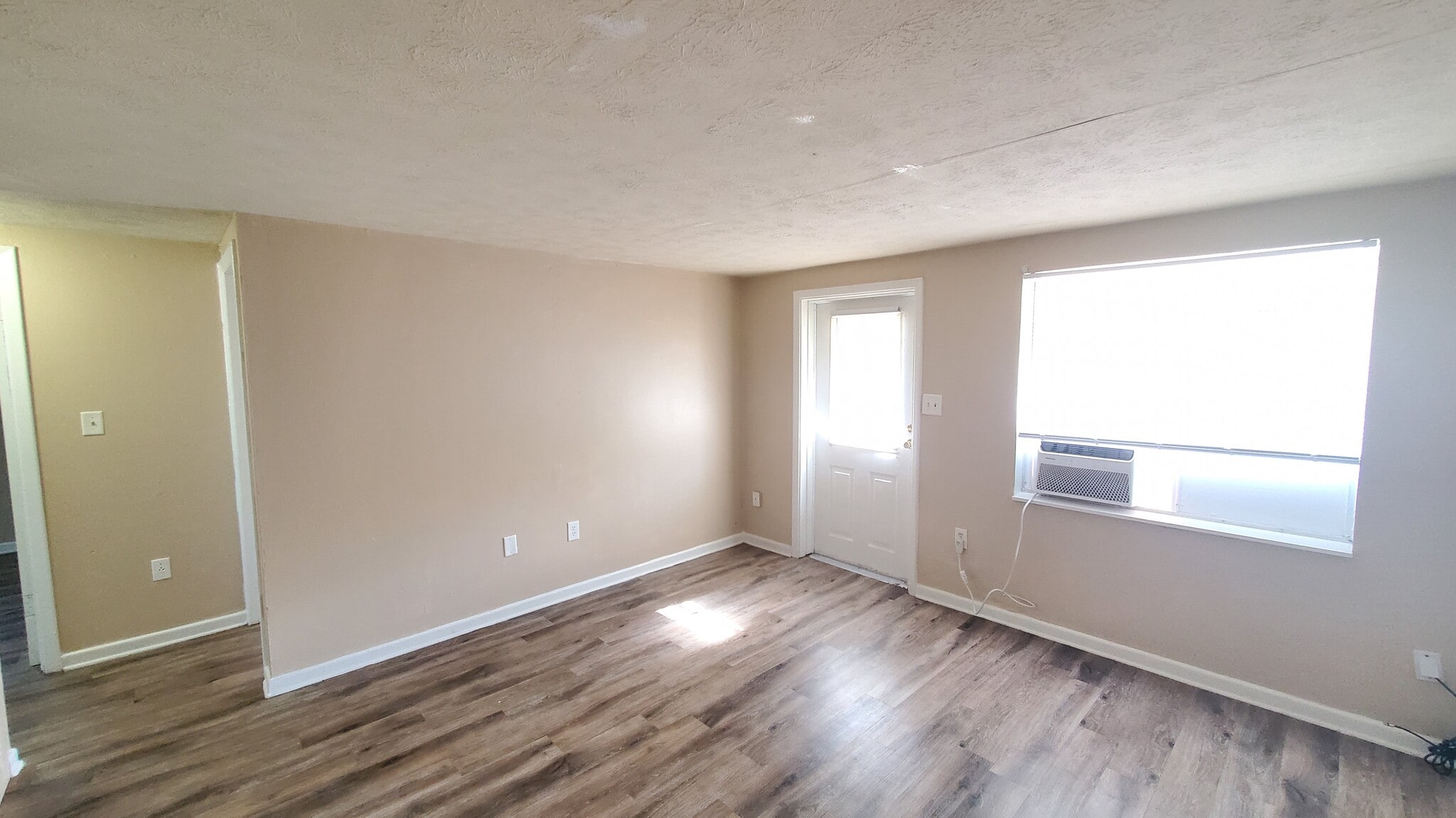 Building Photo - 602 S Hendry Ave