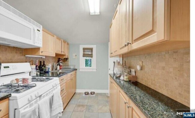 Building Photo - 135 Ridge Ave
