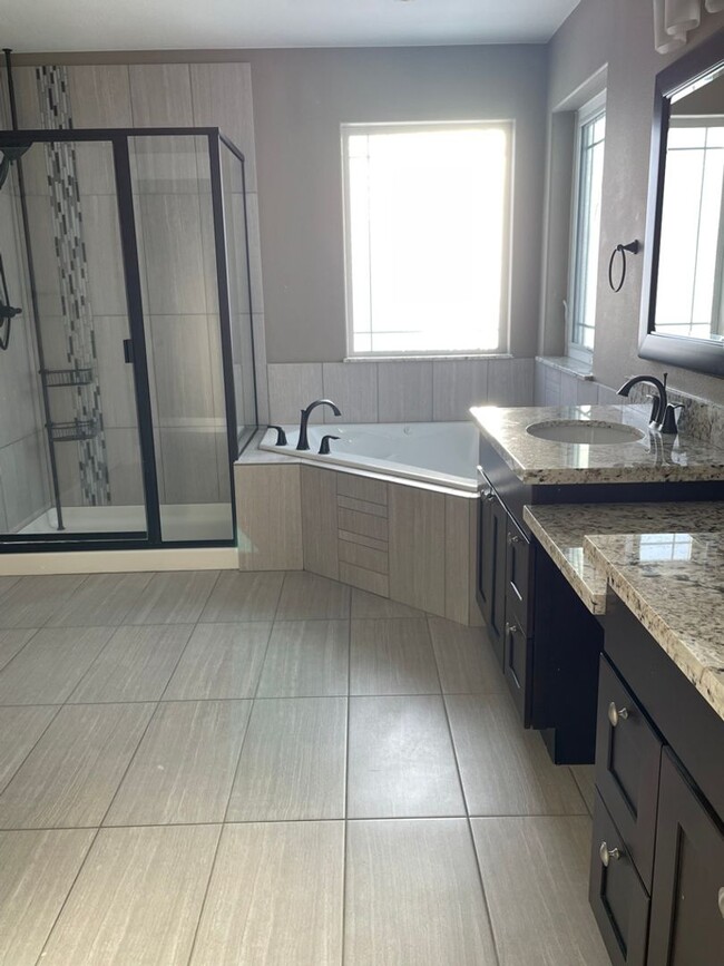 Building Photo - Beautiful Single Family Home!