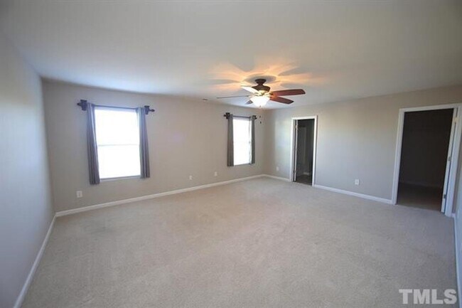 Building Photo - Spacious Home w/ Private Backyard