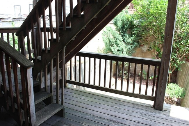 Building Photo - 182 Christopher Columbus Dr