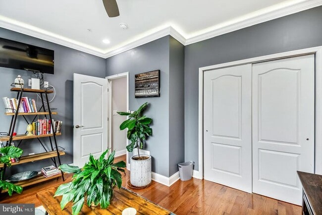 Building Photo - 1945 Watkins St