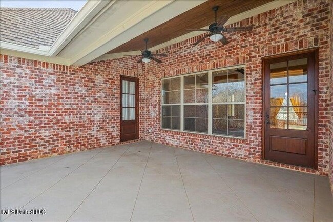 Building Photo - 102 Cypress Lake Blvd S