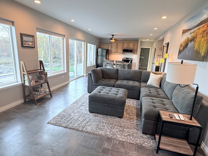 Building Photo - 7500 E Ashmore Ave