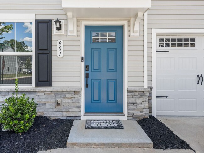 Building Photo - Beautiful 3 bedroom 2.5 bathroom home loca...