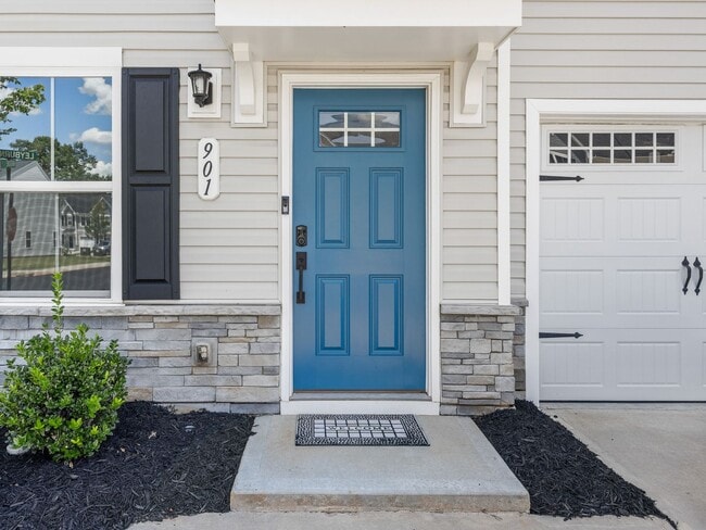 Building Photo - Move In Special - Greenville Dream Townhome: Modern 3 BR, 2.5 BA Steps from the Swamp Rabbit Trai...