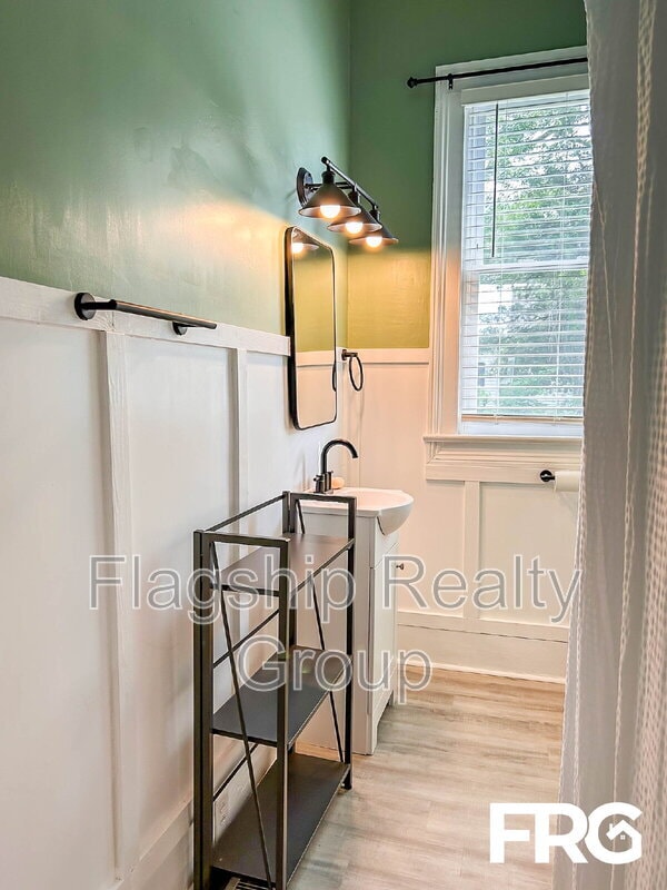 Building Photo - 304 N Caswell St