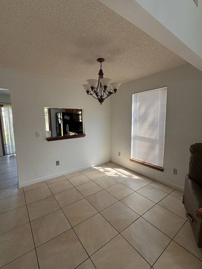 Building Photo - 11719 Fort Caroline Lakes Dr N