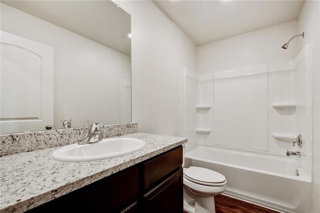 Building Photo - 525 Riverdale Cove