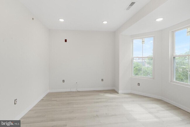 Building Photo - 223 S 45th St