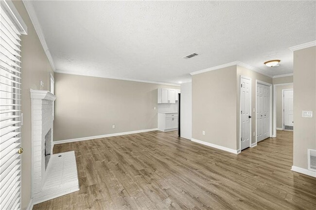 Building Photo - 1528 Paces Ferry N Dr SE