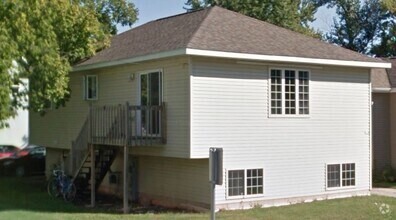 Building Photo - Spacious 5-Bedroom, 2-Bathroom House for Rent