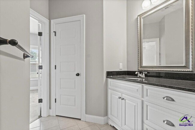 Building Photo - 300 Cheshire Dr