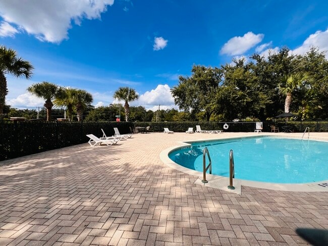 Building Photo - Gorgeous 3-bedroom, 2 1/2-bath End Unit To...