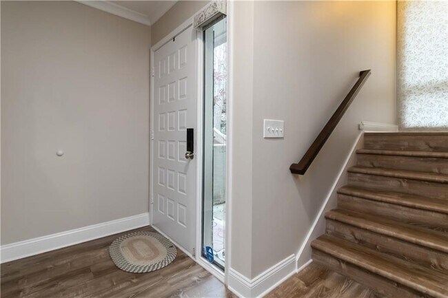 Building Photo - 1960 Variations Dr NE