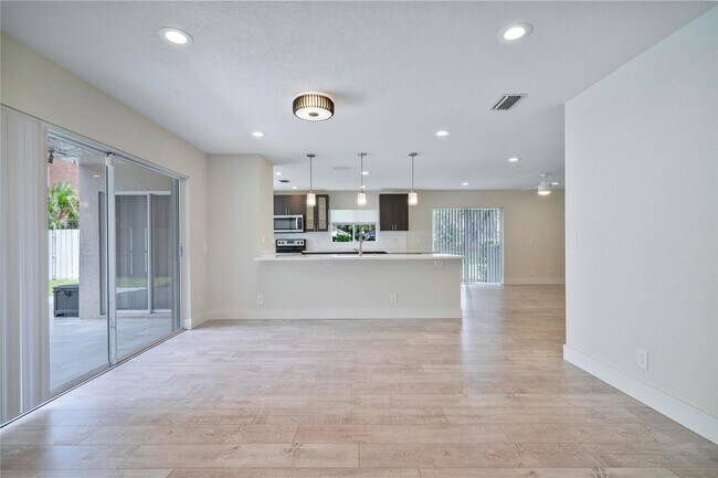 Building Photo - 7701 NW 61st Terrace