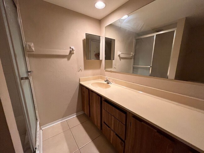 Building Photo - 5373 Bamboo Ct