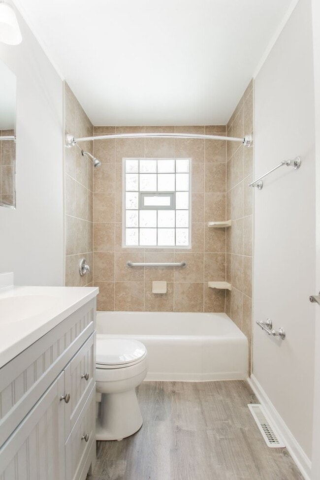 Building Photo - 2242 Zumbehl Rd