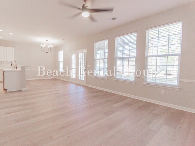 Building Photo - 4 Bedroom in Loris with Screened Patio