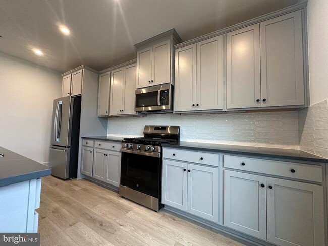 Building Photo - 43324 Farringdon Sq