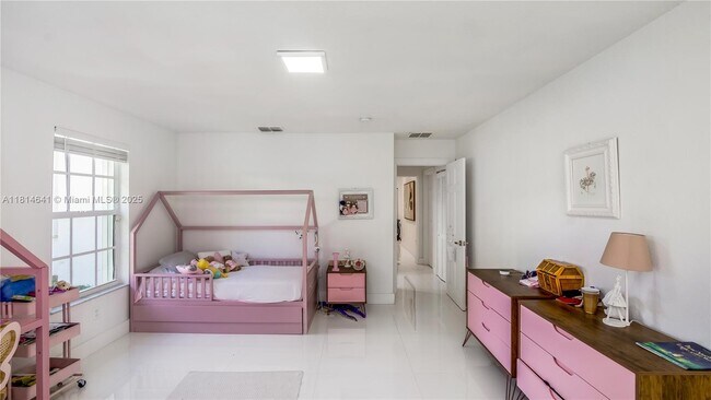 Building Photo - 17750 SW 80th Ct