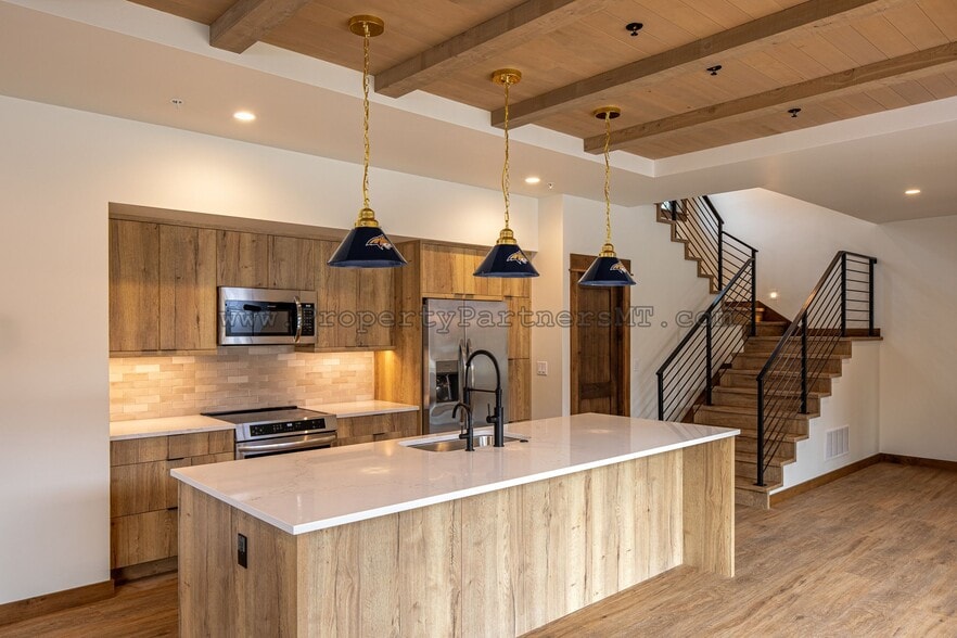 Building Photo - 824 S 8th Ave