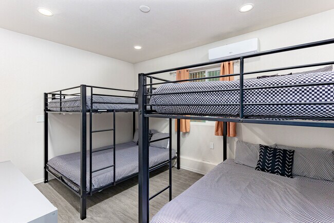 Building Photo - 820 Avalon Ave